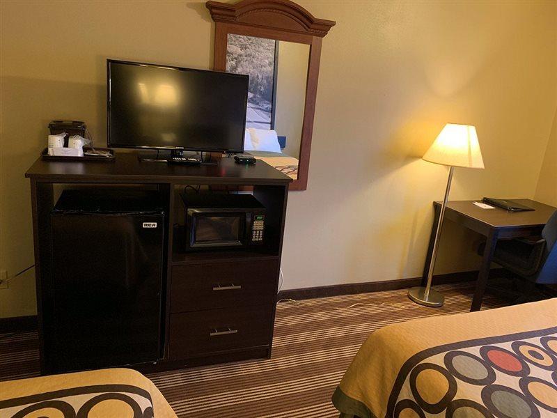 Super 8 By Wyndham Eau Claire Wi Ξενοδοχείο Εξωτερικό φωτογραφία