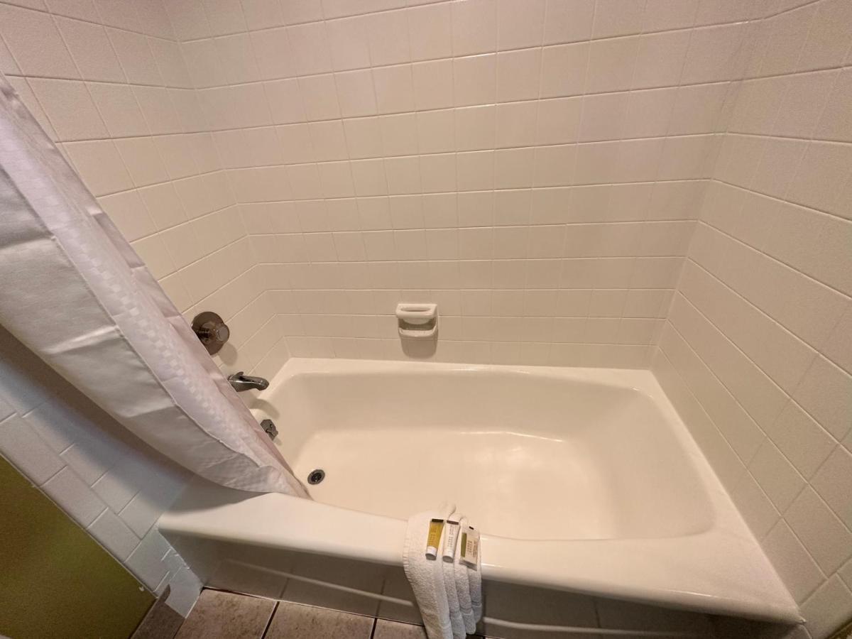 Super 8 By Wyndham Eau Claire Wi Ξενοδοχείο Εξωτερικό φωτογραφία