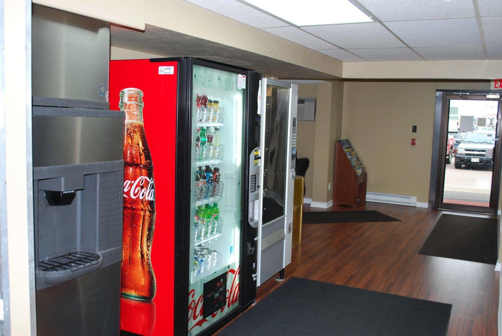 Super 8 By Wyndham Eau Claire Wi Ξενοδοχείο Εξωτερικό φωτογραφία