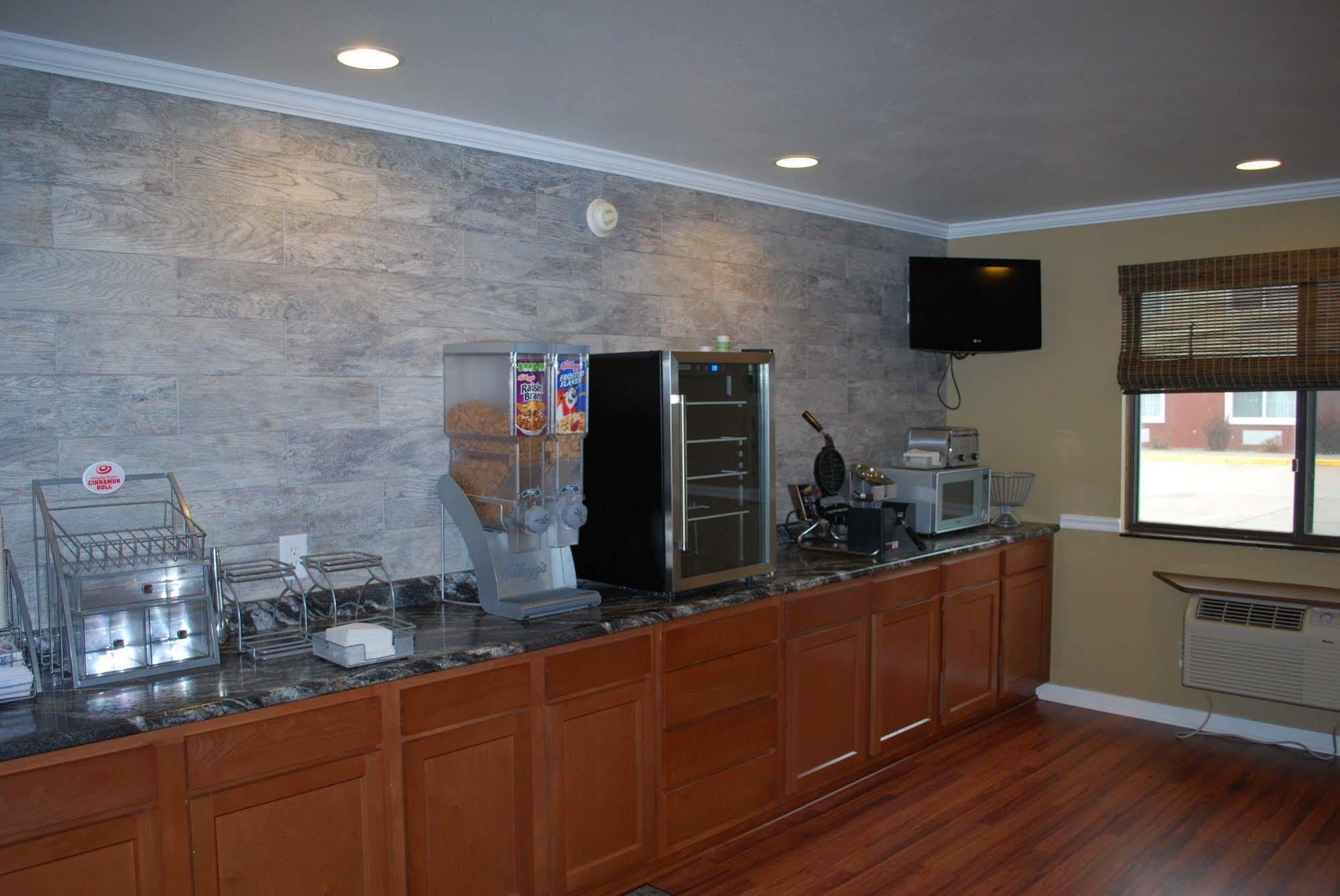 Super 8 By Wyndham Eau Claire Wi Ξενοδοχείο Εξωτερικό φωτογραφία