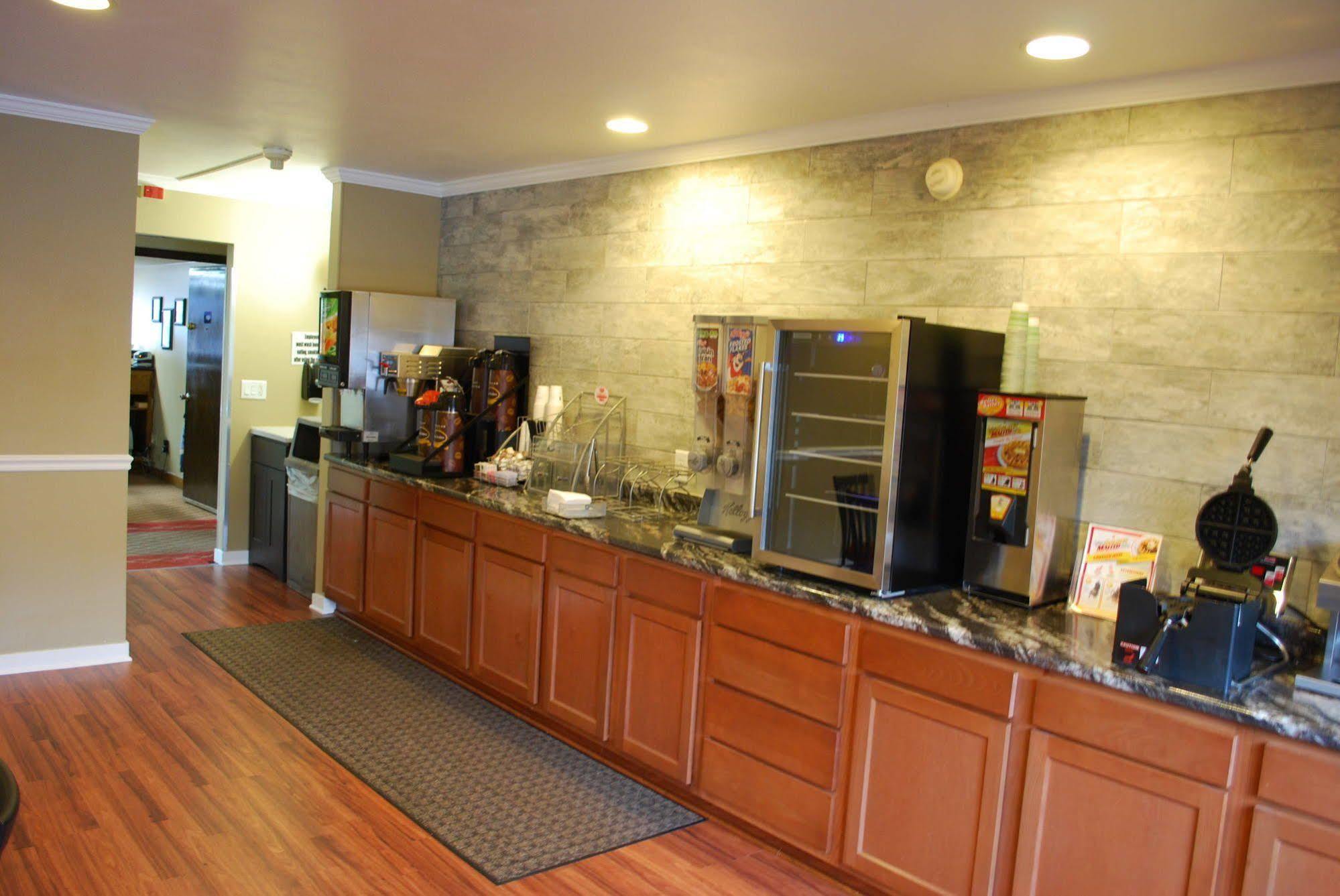 Super 8 By Wyndham Eau Claire Wi Ξενοδοχείο Εξωτερικό φωτογραφία