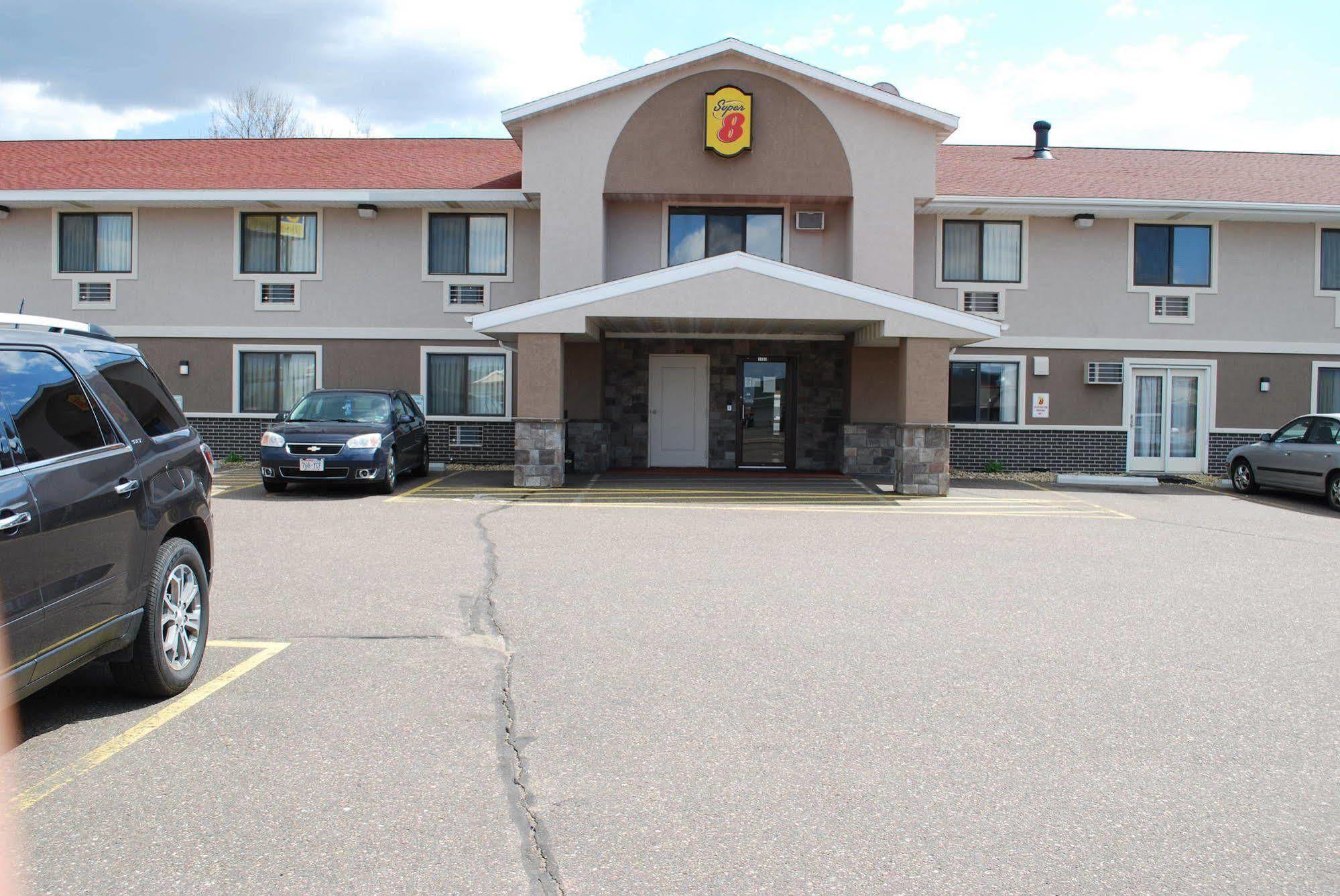 Super 8 By Wyndham Eau Claire Wi Ξενοδοχείο Εξωτερικό φωτογραφία