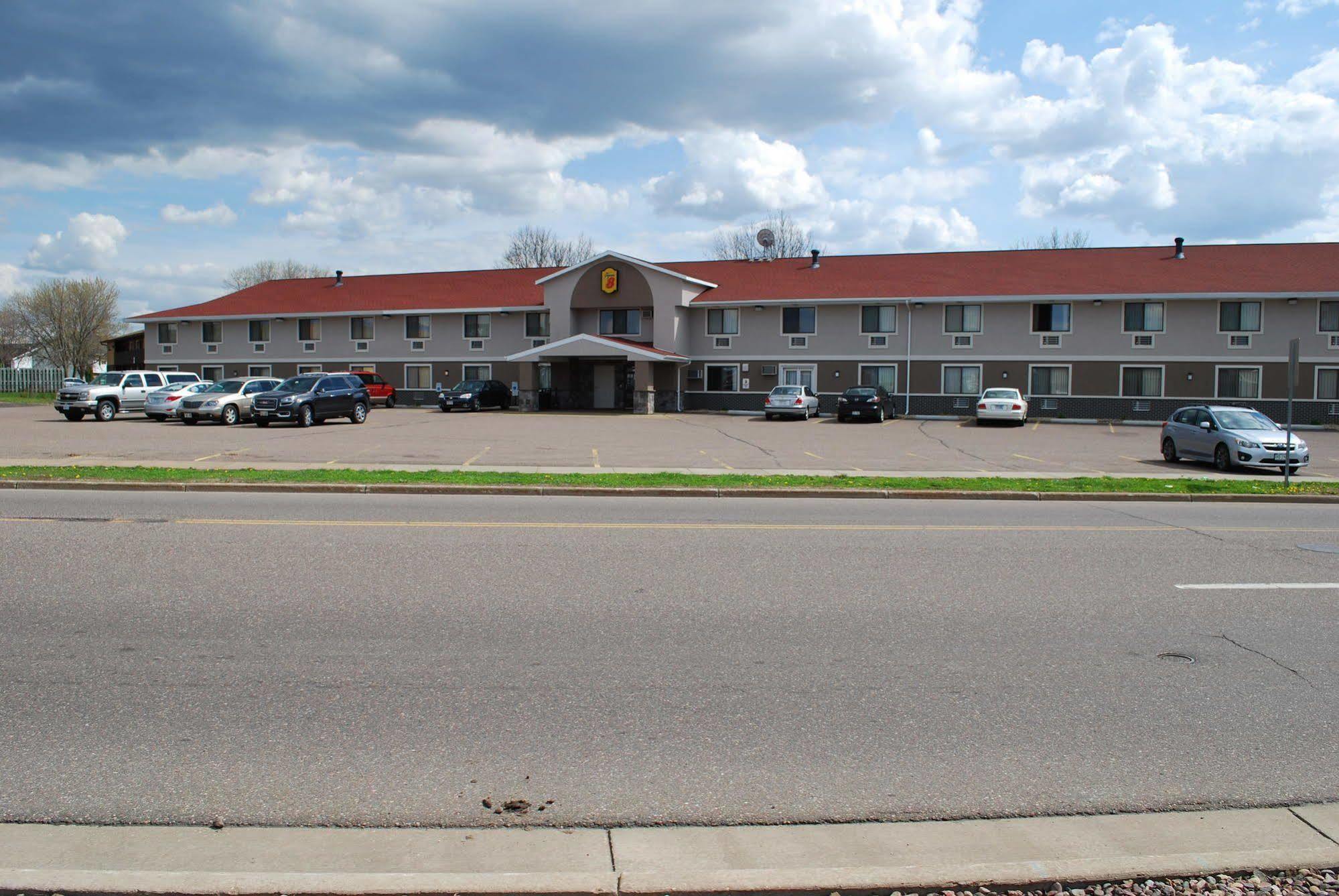 Super 8 By Wyndham Eau Claire Wi Ξενοδοχείο Εξωτερικό φωτογραφία