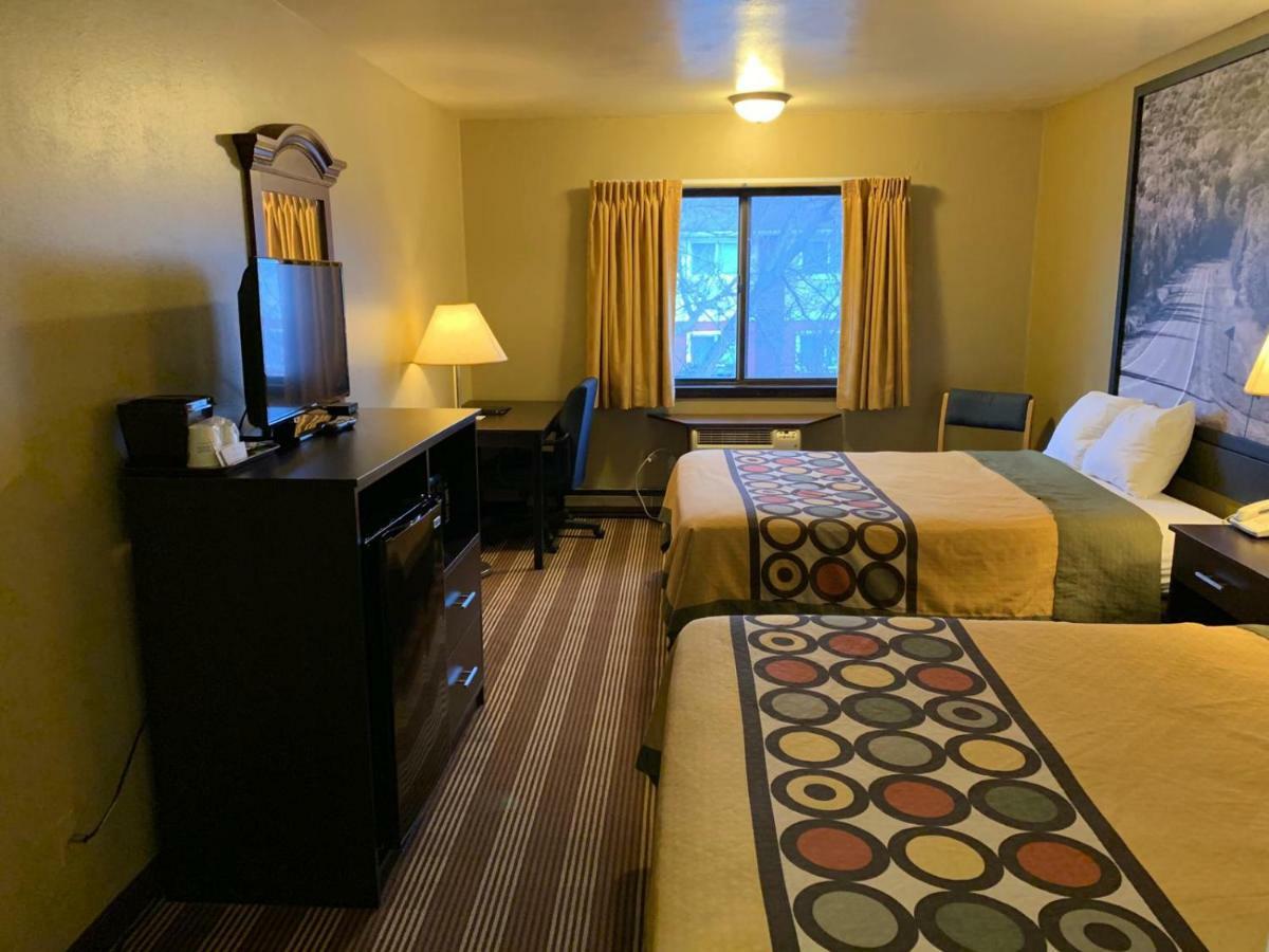 Super 8 By Wyndham Eau Claire Wi Ξενοδοχείο Εξωτερικό φωτογραφία